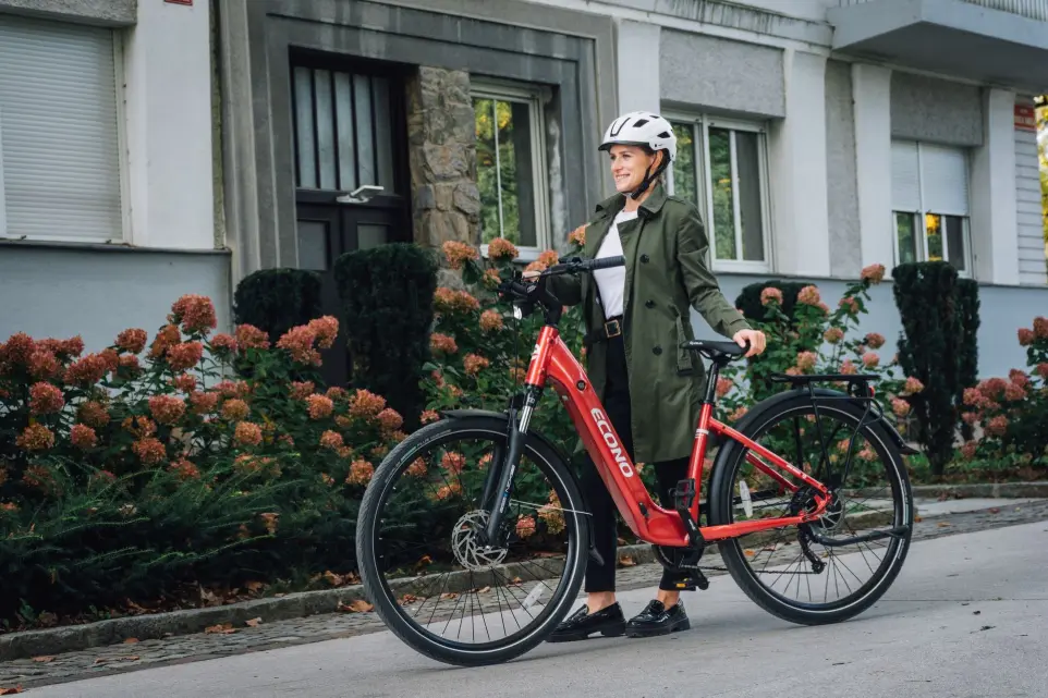 ECONO apes and woman