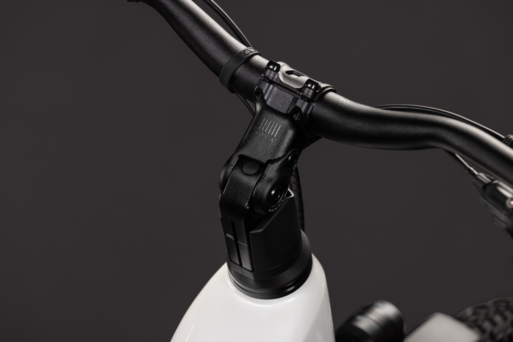 Električno kolo CUBE Nuride Hybrid Performance 720 metallicwhite´n´grey Easy Entry 2027