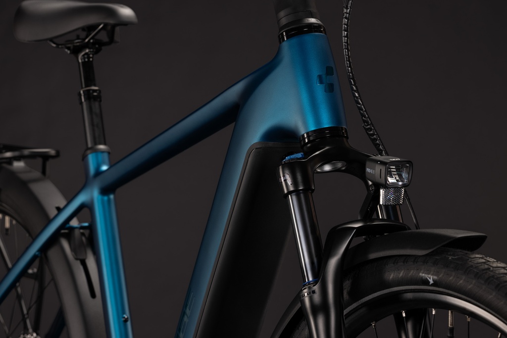Električno kolo CUBE Touring Hybrid Pro 800 electricblue'n'prizm 2027