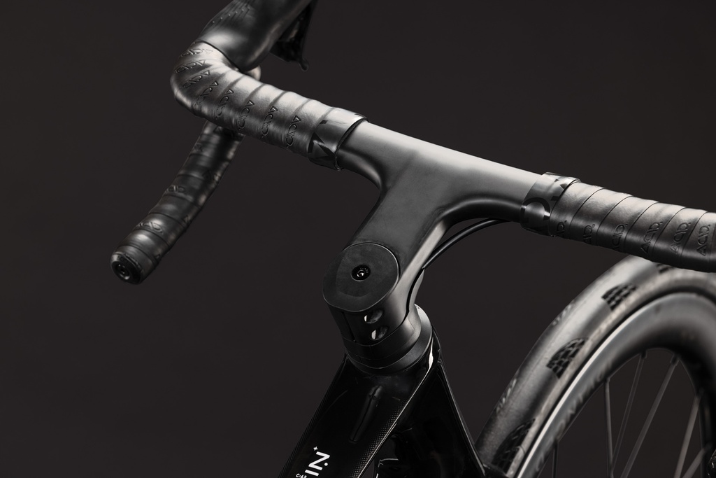 Cestno kolo CUBE Attain C:62 SLT carbon´n´white 2027