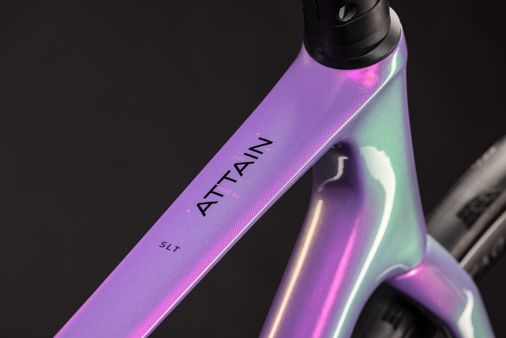 Cestno kolo CUBE Attain C:62 SLT cosmicpurple'n'black 2027