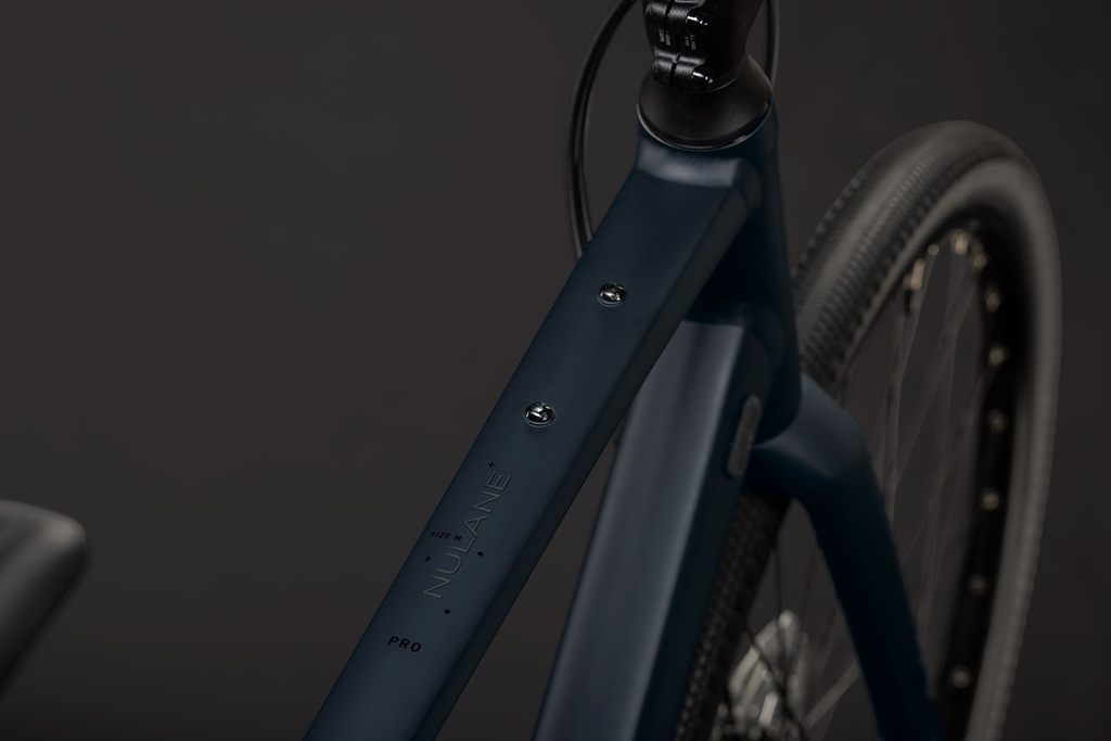 Gravel kolo Cube Nulane Pro night'n'chrome 2027
