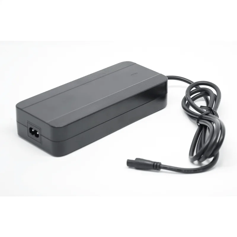 Charger for 36V battery ECONO / 4A 3pin