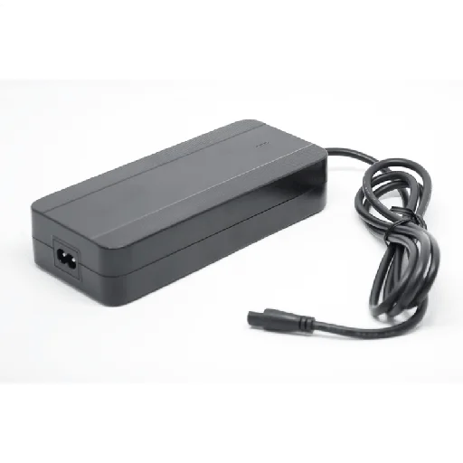 Charger for 36V battery ECONO / 4A 3pin